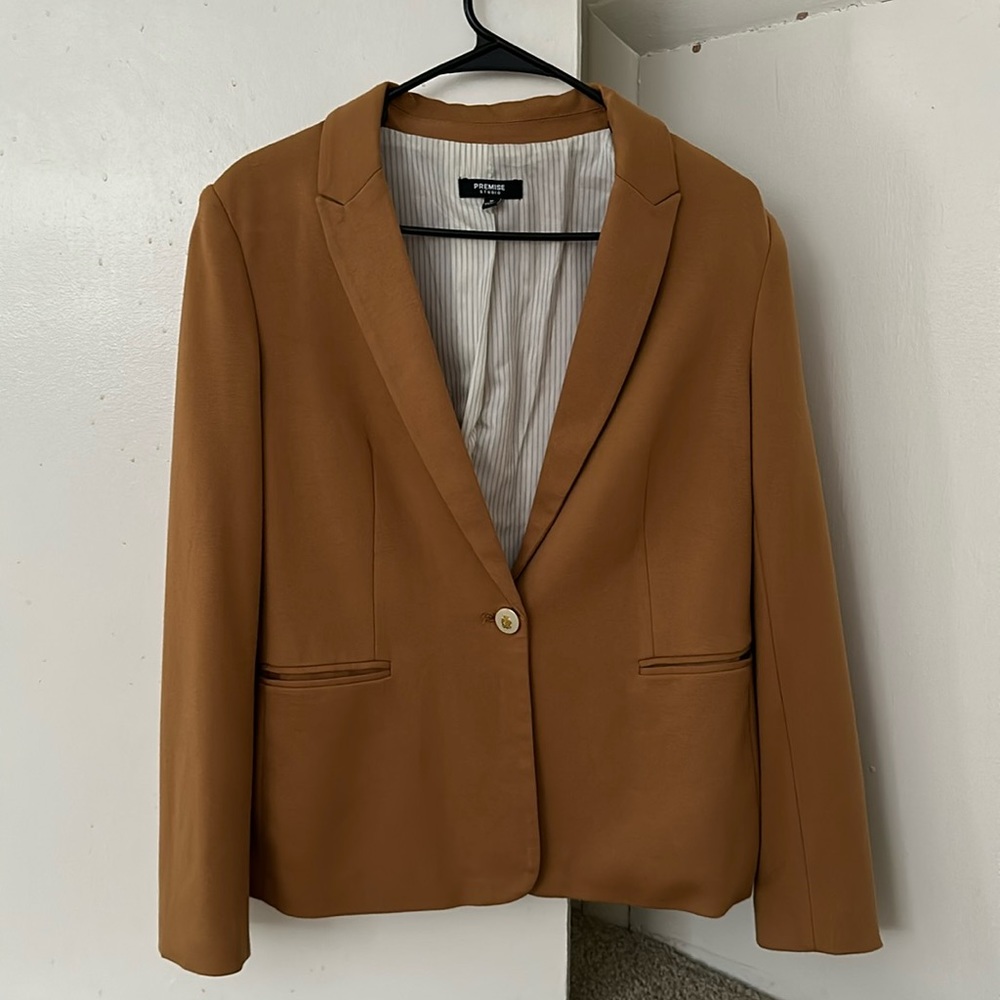 new blazer, wore it only once for my defense